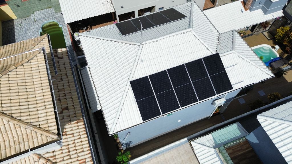 Vista aérea de sistema solar residencial
